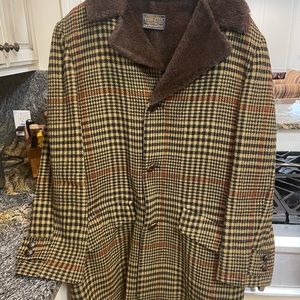 Large (slim fit)Vintage Pendleton men’s wool coat